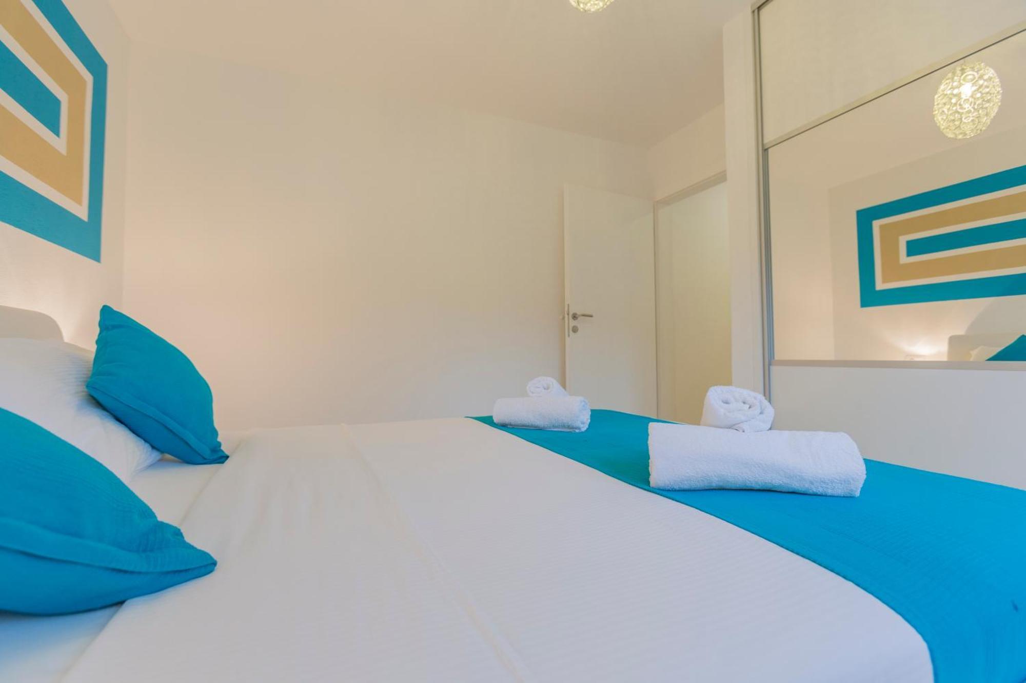 Lux * Makarska